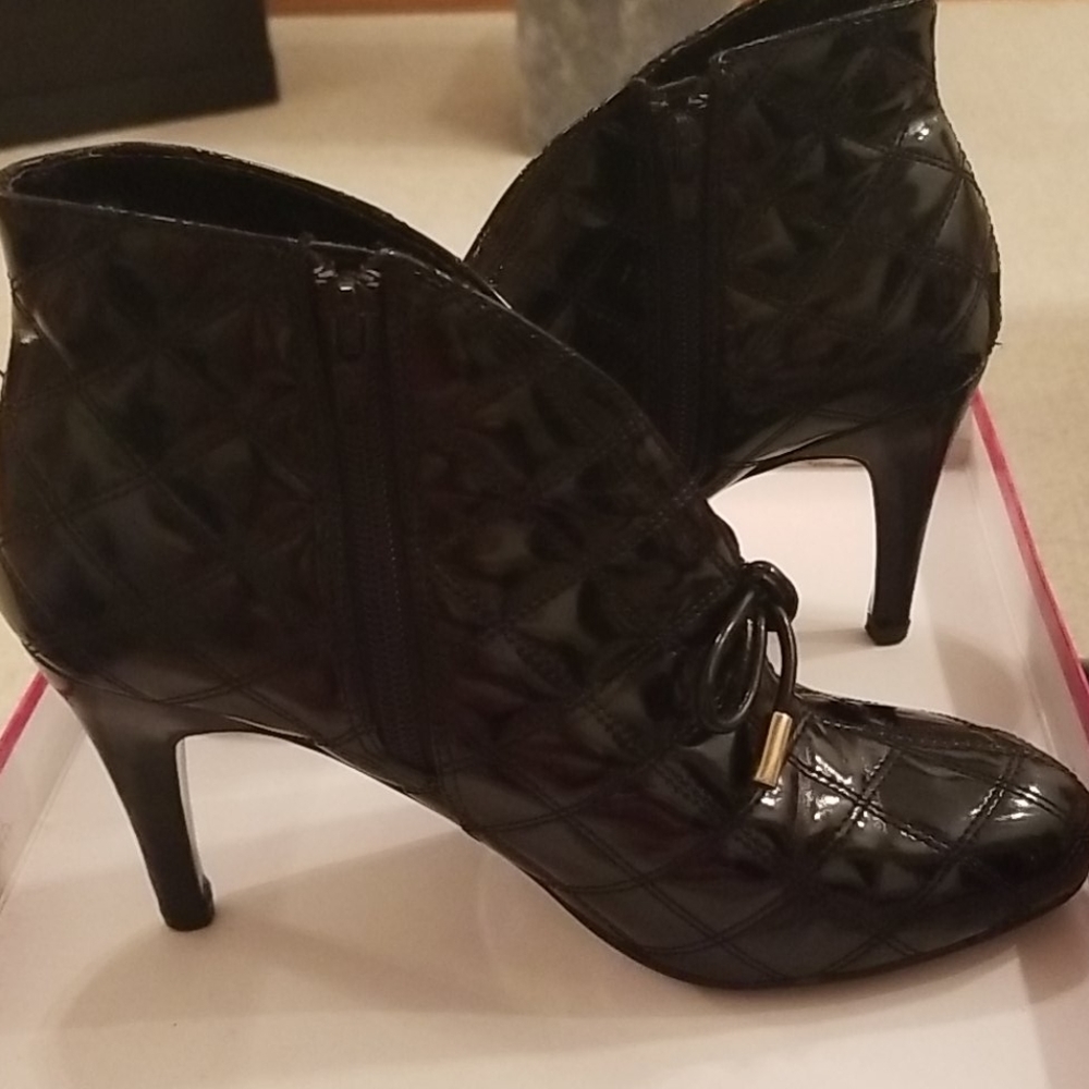 Shoes - Picture 5 of 10